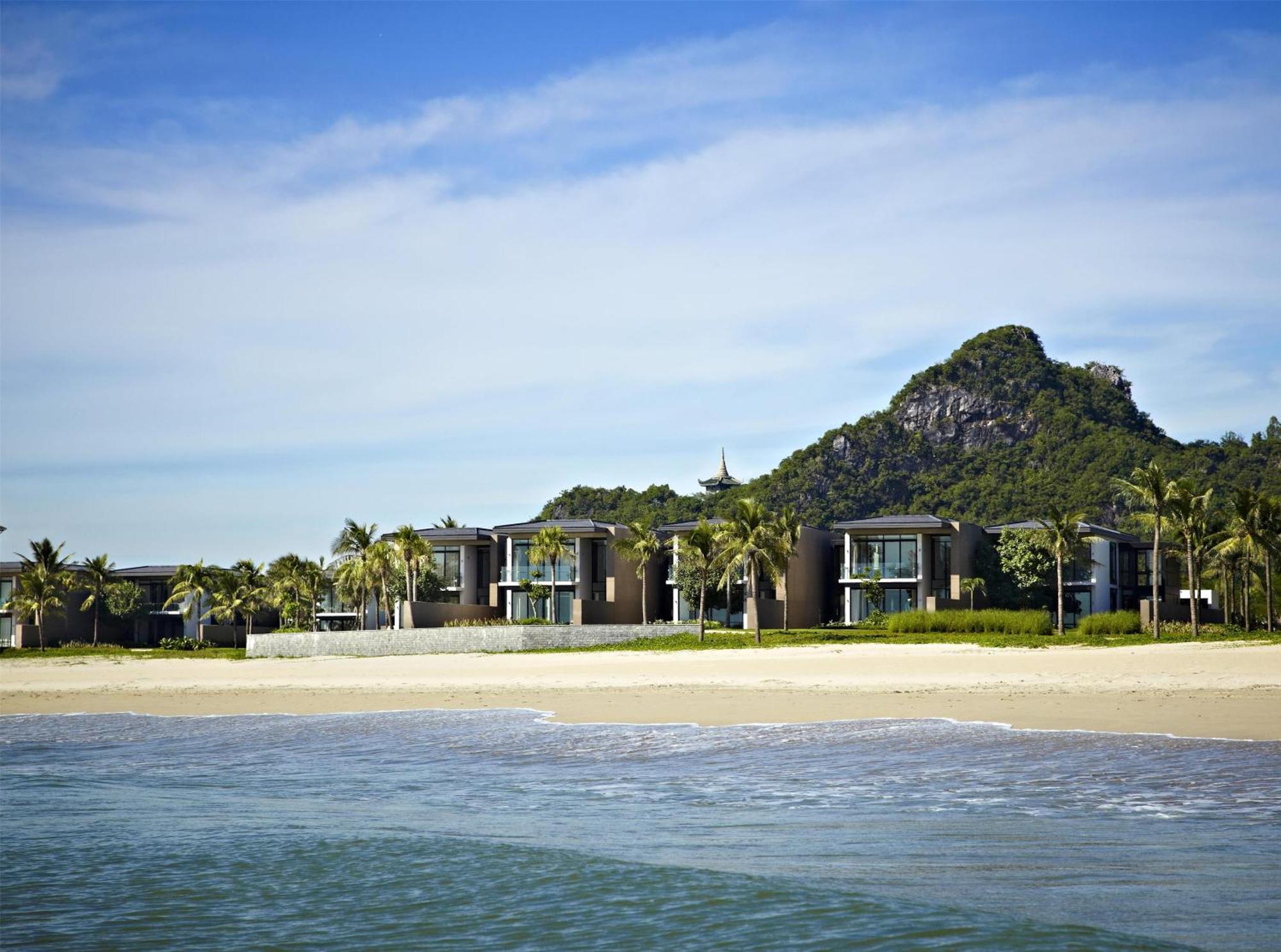 Hyatt Regency And 5*